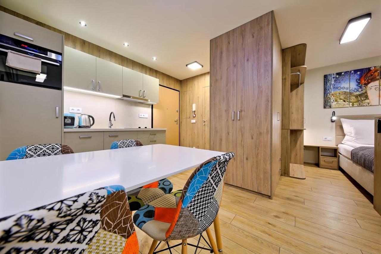 Inpoint Apartments G11 Near Old Town & Kazimierz District & Parking Option Krakau Exterior foto